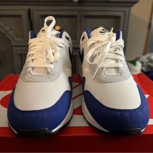 Nike men’s air max 1 in white and deep royal color.